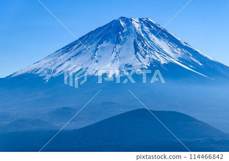 從三方文山眺望大室山和富士山的壯麗景色（抱著孩子的富士山） 114466842