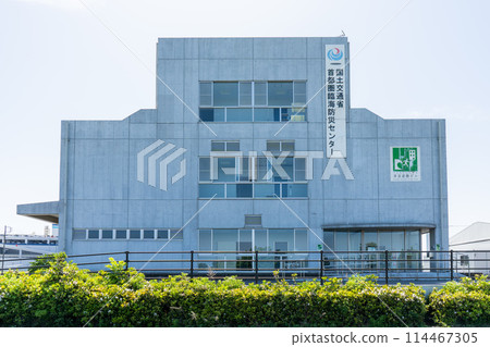 The Ministry of Land, Infrastructure, Transport and Tourism's Metropolitan Coastal Disaster Prevention Center is located in Higashi-Ogishima, Kawasaki City. 114467305