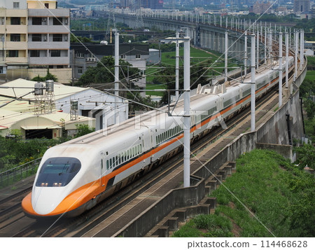 台灣高鐵700T型凱坎在高鐵觀景橋 114468628