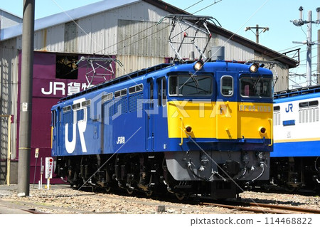 EF65 electric locomotive (restored EF65 No. 1059) parked at the depot 114468822