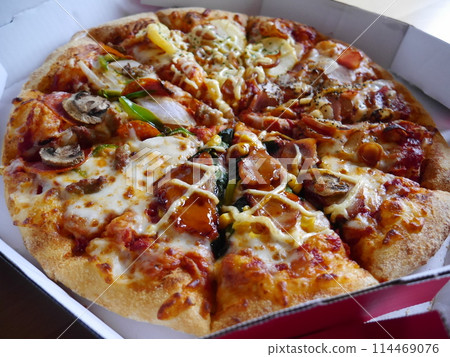 Delivery pizza Delivery pizza 114469076