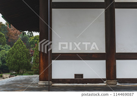 Wall of the main hall of Tofukuji Temple, Kyoto Wall of the main hall of Tofukuji Temple, Kyoto 114469087