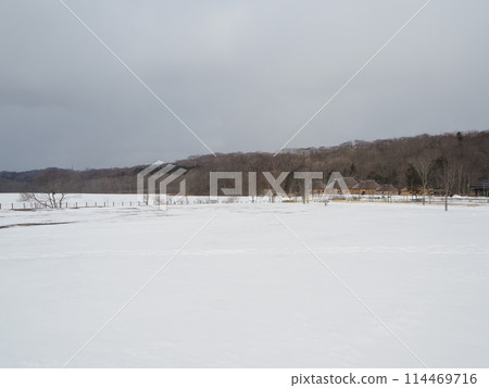Frozen Lake Poroto and snow fields Frozen Lake Poroto and snow fields 114469716