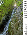 從洞中放射出光芒的瀑布（秩父九重三四郎瀑布）4 114470638