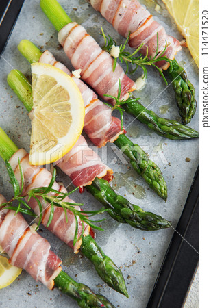 Asparagus with ham before baking 114471520
