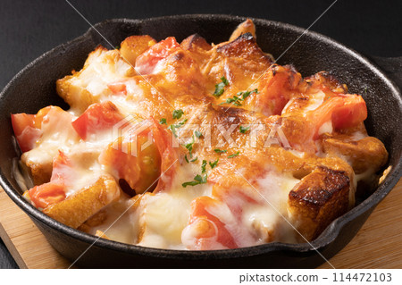 Grilled tomato and cheese Grilled tomato and cheese 114472103