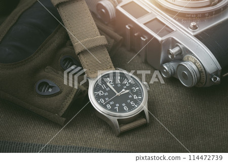 military style men wristwatch 114472739