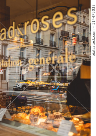 Popular bakeries in Paris 114473032