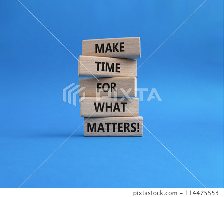 Important thing symbol. Wooden blocks with words Make time for what matters. Beautiful blue background. Business and important thing concept. Copy space. Important thing symbol. Wooden blocks with words Make time for what matters. Beautiful blue background. Business and important thing concept. Copy space. 114475553