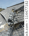 Collapsing roof of an old house 114477182