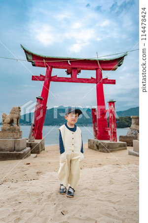 Child boy with the sea in the background Child boy with the sea in the background 114478424