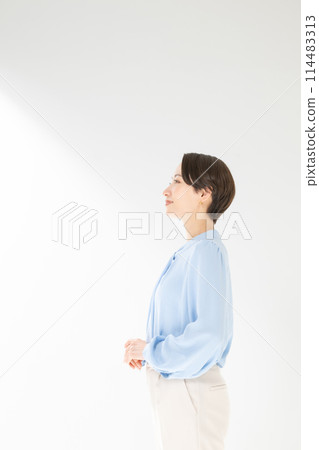 清爽的中年女人 114483313