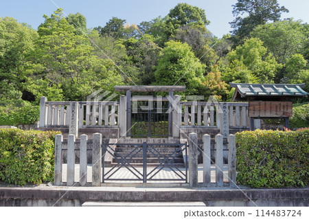 Kyoto: Tomb of Emperor Ichijo and Emperor Horikawa Kyoto: Tomb of Emperor Ichijo and Emperor Horikawa 114483724