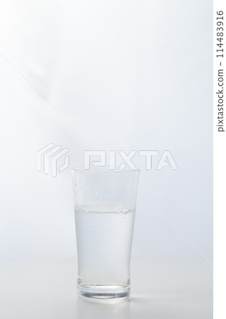 窗邊的碳酸水玻璃 窗邊的碳酸水玻璃 114483916