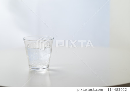 Glass of carbonated water by the window Glass of carbonated water by the window 114483922