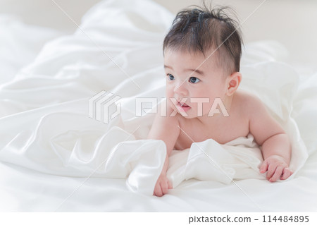 Naked baby, 0 years old 114484895