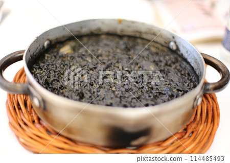 墨魚汁海鮮飯 墨魚汁海鮮飯 114485493