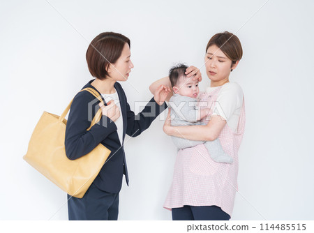 A mother goes to the nursery school to pick up her sick child 114485515