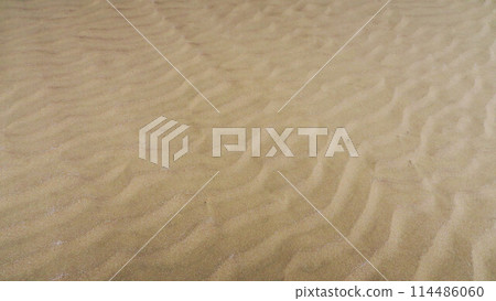 Scenery of sand patterns on a beach (Motosuka Beach, Chiba Prefecture) Scenery of sand patterns on a beach (Motosuka Beach, Chiba Prefecture) 114486060