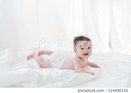 A naked baby 114486138