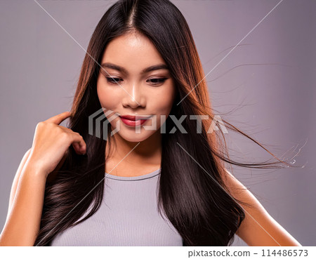 Young lady's portrait 114486573