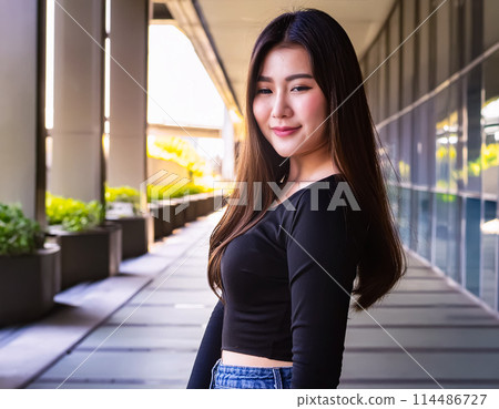 Young lady's portrait Young lady's portrait 114486727