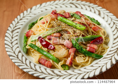 蘆筍培根peperoncino 114487964