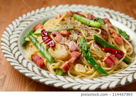 蘆筍培根peperoncino 114487965