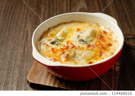 Macaroni gratin of oysters 114488018