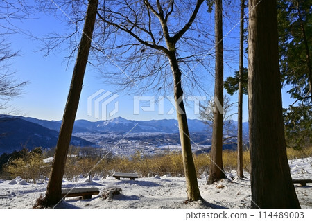 Snow on the summit of Mt. Hodo in Nagatoro Town, the blooming wintersweet garden, and Mt. Buko Snow on the summit of Mt. Hodo in Nagatoro Town, the blooming wintersweet garden, and Mt. Buko 114489003