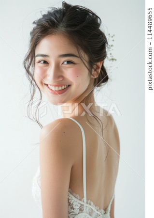 身穿裙子在歌舞俱樂部工作的日本女性（演員俱樂部小吃） 114489655