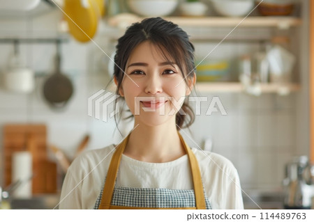 Japanese women who do housework as housewives (side jobs, full-time housewives, remote work, work from home) Japanese women who do housework as housewives (side jobs, full-time housewives, remote work, work from home) 114489763
