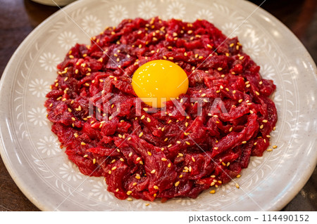 Yukhoe at Gwangjang Market in Seoul, Korea 114490152