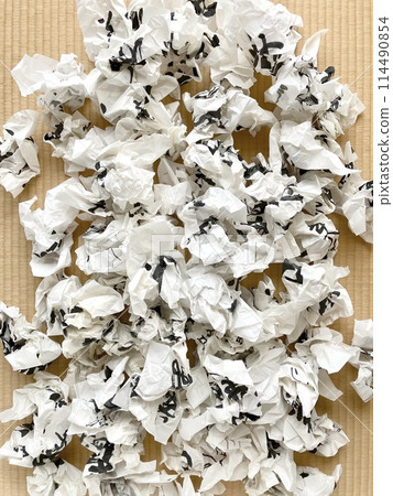 Miswritten calligraphy paper and tatami mat_vertical 05 Miswritten calligraphy paper and tatami mat_vertical 05 114490854