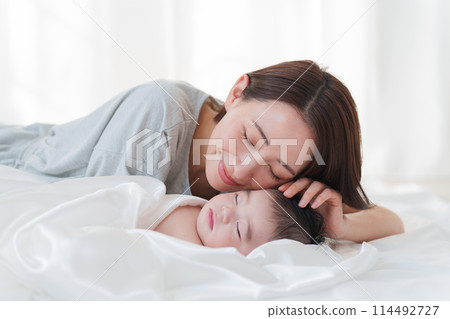 Baby and mom taking a nap Baby and mom taking a nap 114492727