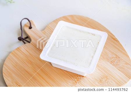 Packaged filled silken tofu 114493762