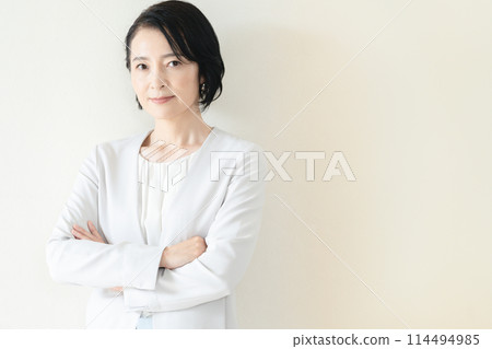 Middle women in suit shape Middle women in suit shape 114494985