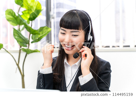 A woman talking to a telephone 114495159