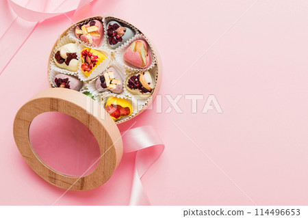 Holiday composition 114496653