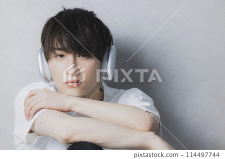 Man in white t-shirt 114497744
