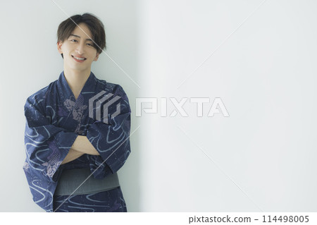 穿著浴衣的年輕人 114498005