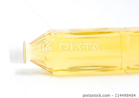Drinking water, drinks, white background, brown, PET bottles, drinks, drinks, hydration, hydration, beverages 114498484
