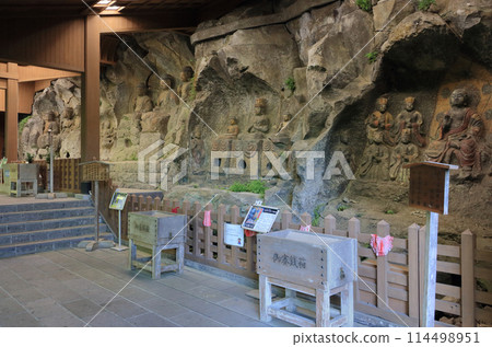 國寶臼杵石佛、第一佛龕、第一佛龕、第二佛龕、第三佛龕“如來三尊”、第四佛龕“地藏十尊像” 114498951