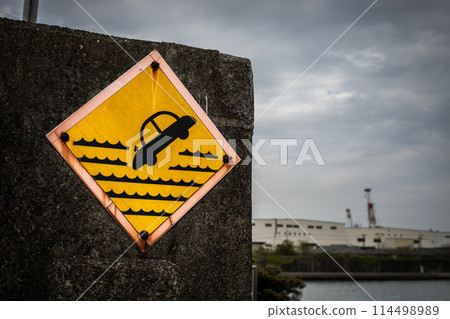Road sign warning of falling into the sea Road sign warning of falling into the sea 114498989