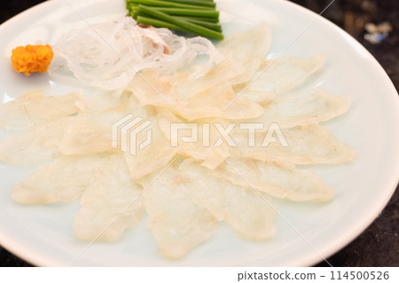 Thin sashimi of tiger blowfish 114500526