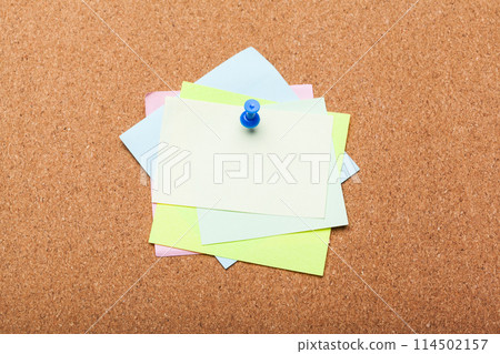 blank note paper on a cork board 114502157