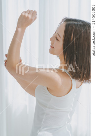 female, lady, woman 114503003