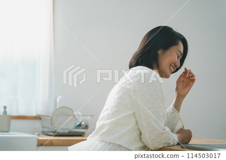 廚房 女生 女孩 114503017