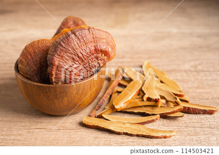 Dried lingzhi mushroom with capsule drug, alternative medicine herbal organic herb. 114503421
