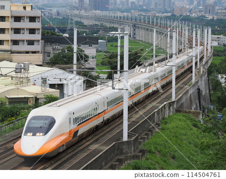 台灣高鐵700T型凱坎在高鐵觀景橋 114504761
